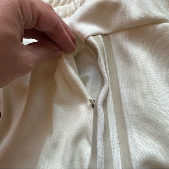 Adidas Women's Regular Fit Elastic Waist Zip Pockets Tricot Pants Off White NWT - Picture 7 of 12